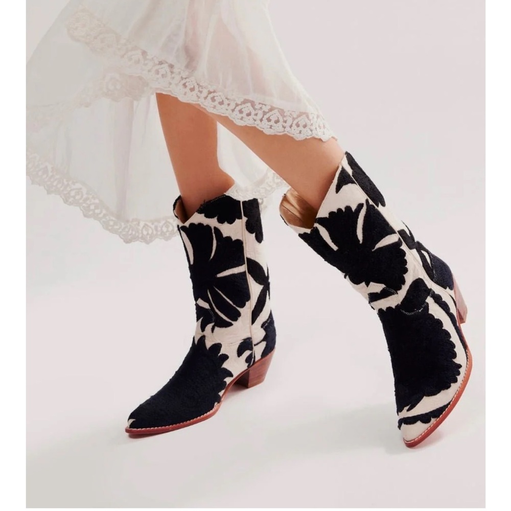 MOMO fern western boots